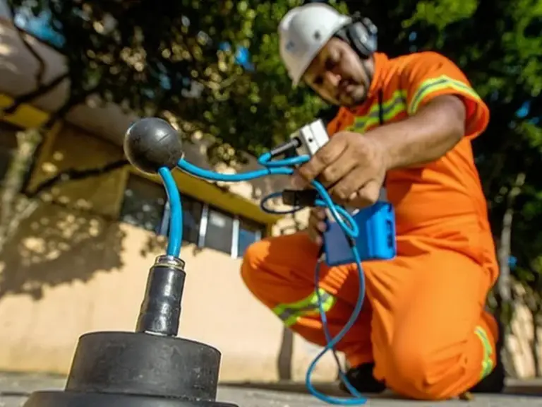 Caça Vazamentos: O Guia Definitivo para Detectar Problemas Invisíveis e Economizar