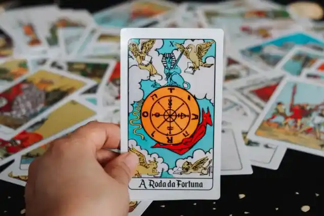 Desvende o Futuro: Cartas Ciganas e Jogo de Búzios