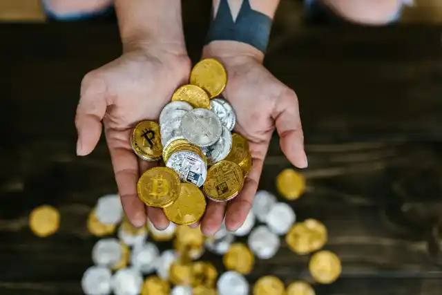 Finanças Descentralizadas (DeFi): Seu Dinheiro Sem Bancos em 2026!