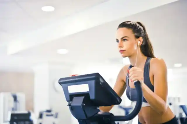Fones de Ouvido para Exercícios: O que Buscar para uma Experiência Impecável?