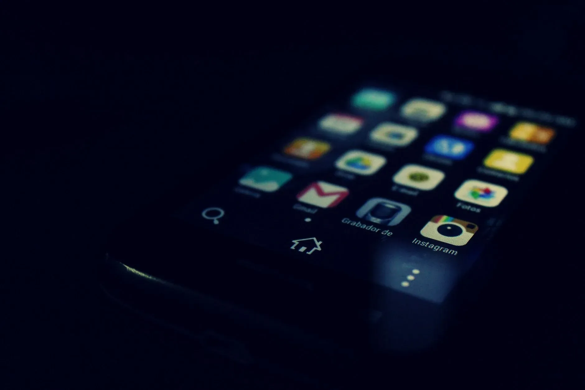 Smartphone Android Preto Mostrando O Aplicativo Instagram E Gmail