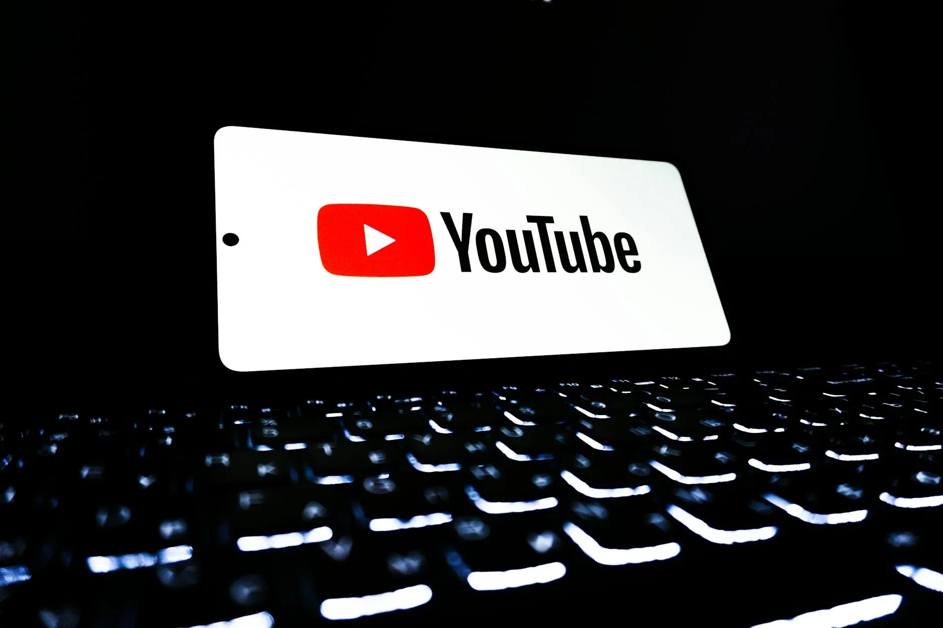1. YouTube (CazéTV e Canais de Clubes) — ilustração